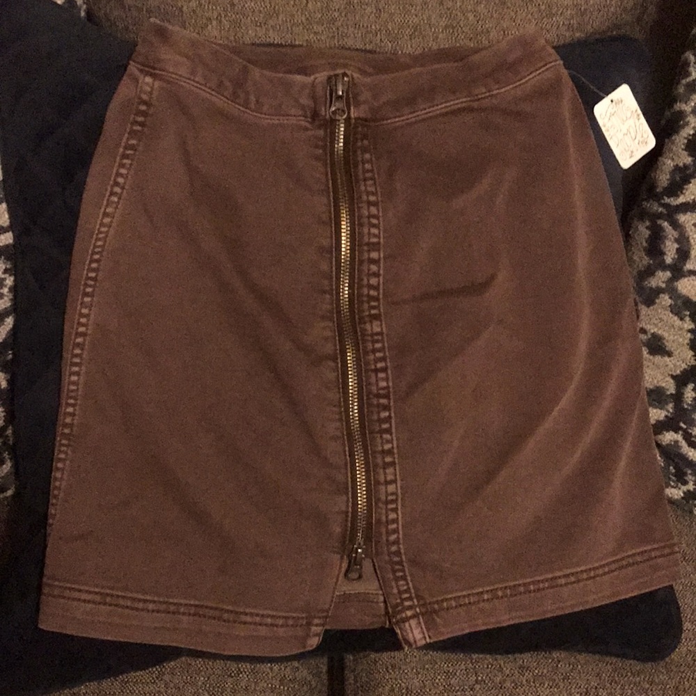 FREE PEOPLE  mini skirt , old brown.